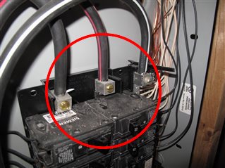 One or more connections with aluminum wires lack anti-oxidant paste.